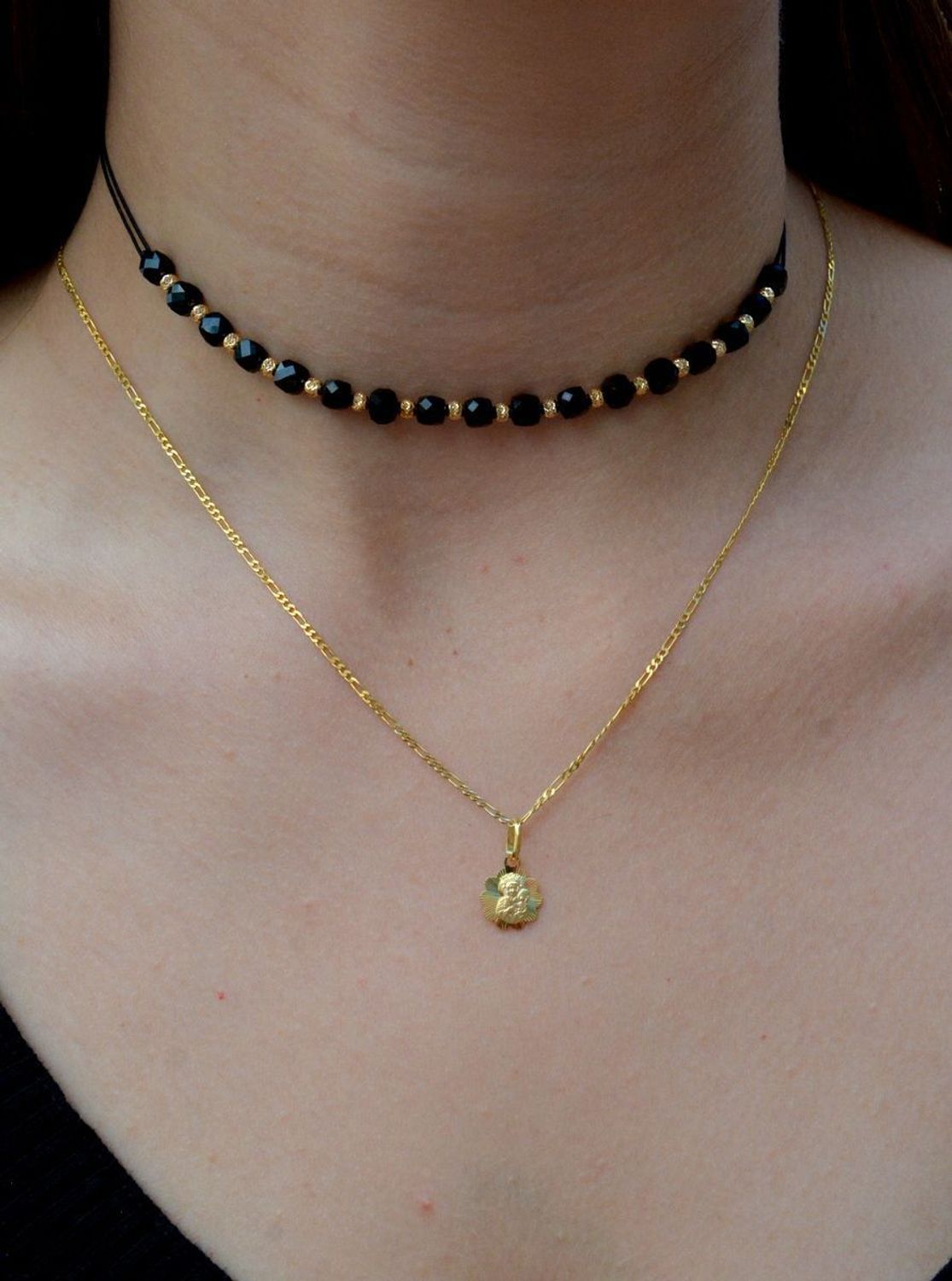 Zawieszka złota 333 medalik okrągły ZA 1641 333. Zawieszka złota 333 medalik okrągły 'Matka Boska'. Medalik będący wspaniałą pamiątką i prezentem z okazji chrztu, komunii czy bierzmowania. Zawieszka.jpg